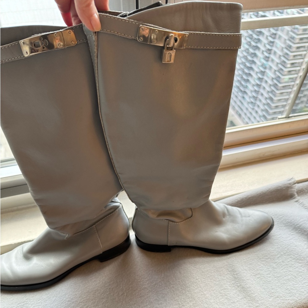 Steven DANN grey boot. Silver metal with lock. One lock missing. Heels scuffed